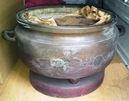 古い真鍮製火鉢
